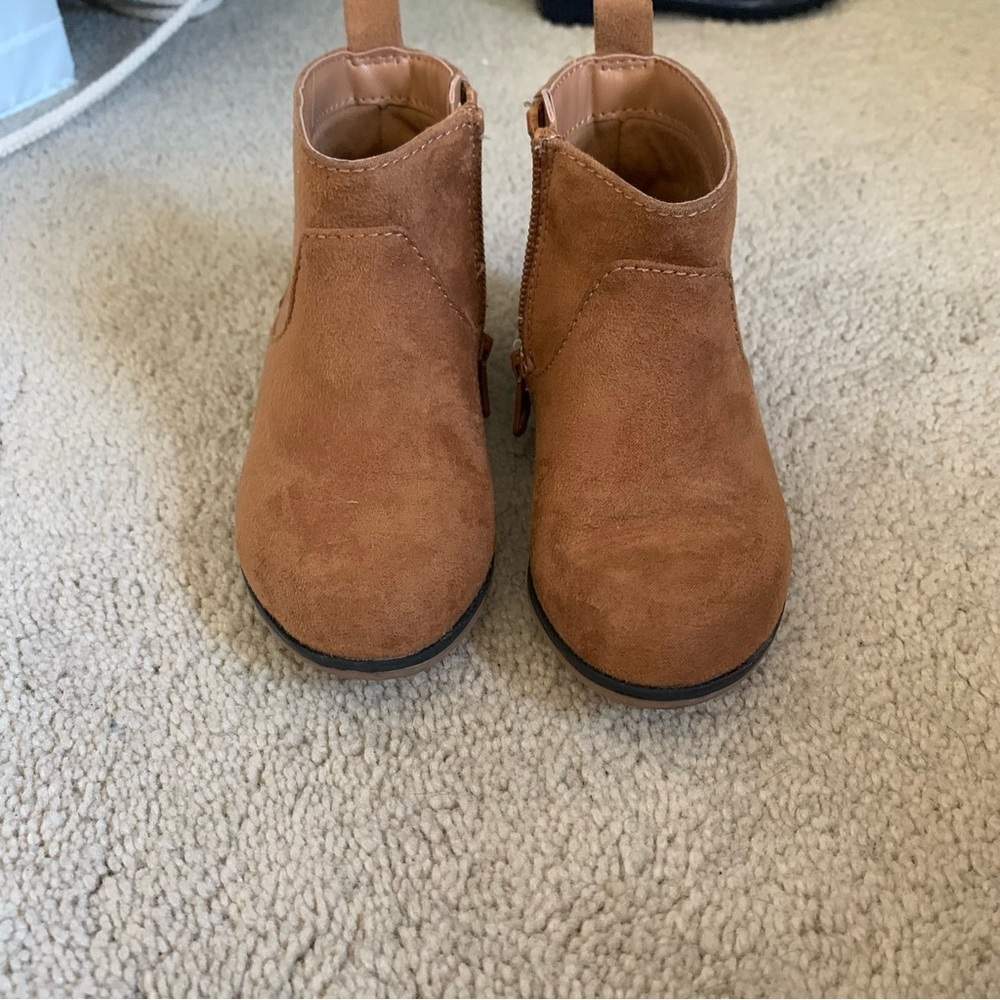 Cat & Jack Tan Suede Zippered Ankle Boots Size 7 EUC
